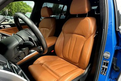 BMW X7 M50i