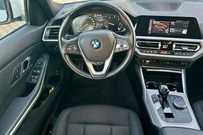 BMW Seria 3 Touring 318d Sport Line