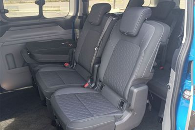 Ford Transit Custom Kombi M1 320 L2H1 Limited A8
