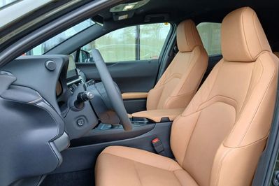 Lexus UX 300h F Sport Design