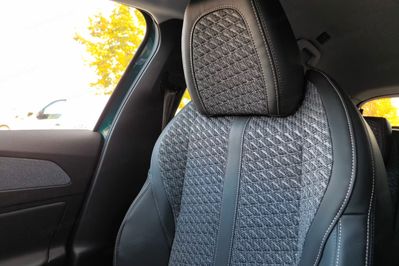 Peugeot 308 Allure 1.2 mHEV e-DCS6