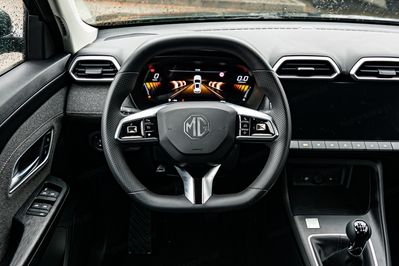 MG ZS 1.5  Standard MT