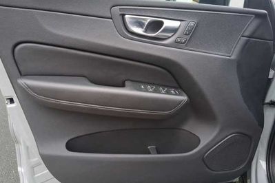 Volvo XC60 B5 B AWD Plus Dark