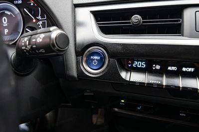 Lexus UX 250h