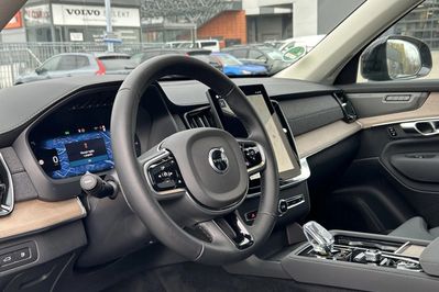 Volvo XC90 T8 AWD Plug-In Hybrid Plus Dark 7os