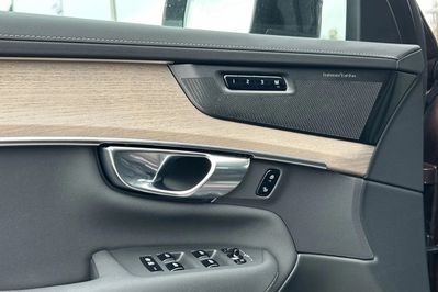 Volvo XC90 T8 AWD Plug-In Hybrid Plus Dark 7os