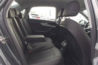 Audi A4 35 TFSI mHEV S Line S tronic