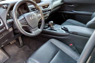 Lexus UX 250h Business 2WD