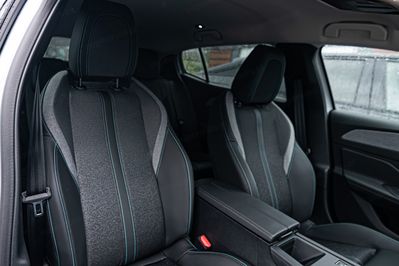 Peugeot 408 Allure e-DCS 1.2 mHEV