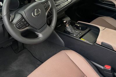Lexus ES 300h Business Edition 2.5 E-CVT