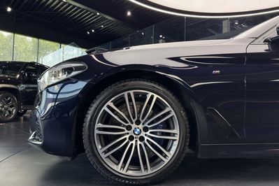 BMW Seria 5 530i xDrive M Sport sport