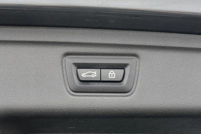 BMW Seria 3 330e xDrive M Sport sport-aut