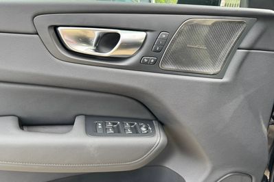 Volvo XC60 B5 B AWD Plus Dark