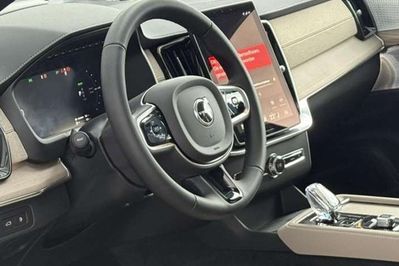 Volvo XC90 T8 AWD Plug-In Hybrid Ultra Dark
