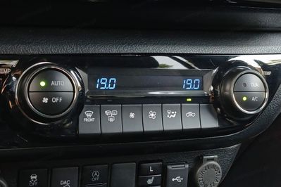 Toyota HiLux 2.8 d-4D Mhev Double Cab Invincible 4X4