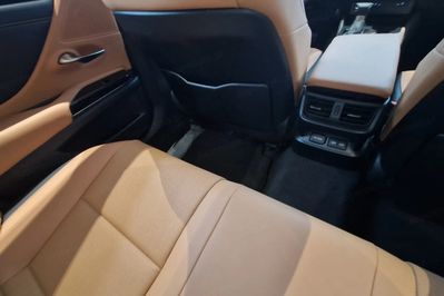 Lexus ES 300h Business Edition 2.5 E-CVT