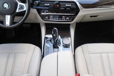 BMW Seria 5 Touring 530i xDrive Luxury Line