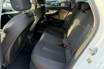 Audi A4 Avant 35 TFSI S Line