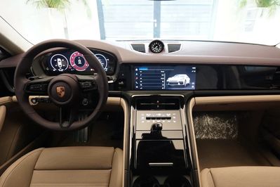 Porsche Panamera 4