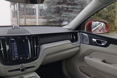 Volvo XC60 T6 Plug-In Hybrid AWD Ultra Bright