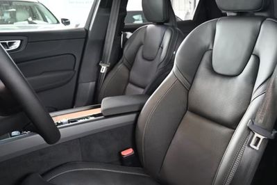 Volvo XC60 B5 AWD Plus Dark