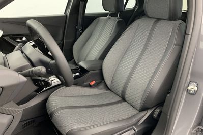 Peugeot 2008 ALLURE 1.2 mHEV e-DCS6