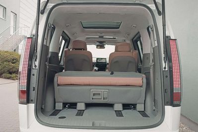 Hyundai Staria Kombi Luxury HEV AT