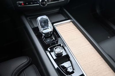 Volvo XC60 B5 B AWD Ultra Dark