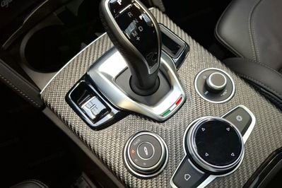 Alfa Romeo Stelvio Bi Turbo V6 Quadrifoglio Q4