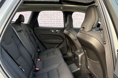 Volvo XC60 B5 AWD Ultra Dark