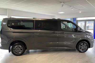 Ford Tourneo Custom 320 L2H1 Titanium A8