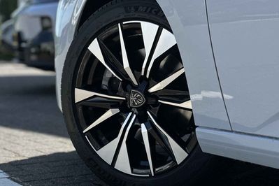 Peugeot 308 Allure EAT8 1.5 BlueHDi