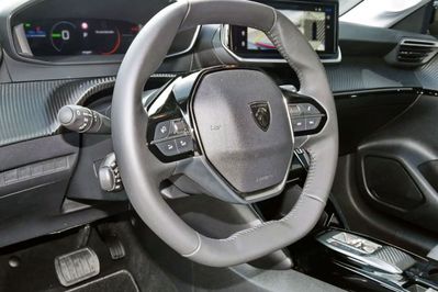 Peugeot 208 Allure e-DCS6  1.2 mHEV