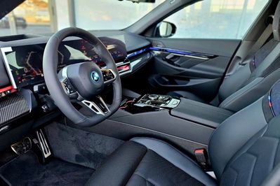 BMW Seria 5 550e xDrive M Sport