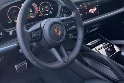 Porsche Cayenne Coupe E-Hybrid Black Edition