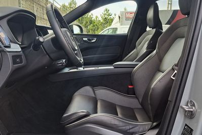 Volvo XC60 B5 B AWD Plus Dark aut