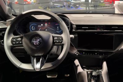 Alfa Romeo Junior 1.2 Ibrida Ti