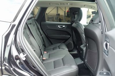 Volvo XC60 B5 B AWD Ultra Dark