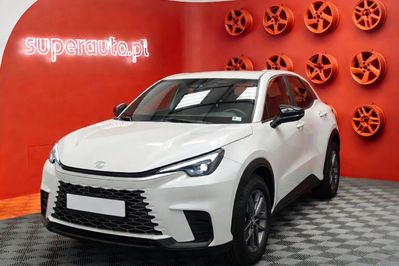 Lexus LBX 1.5 Hybrid AT