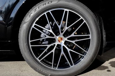 Porsche Cayenne Coupe E-Hybrid Black Edition