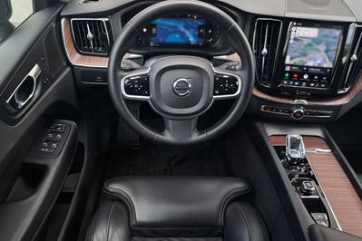 Volvo XC60 B5 D AWD Plus Dark aut