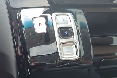 Hyundai Staria Kombi Luxury HEV AT