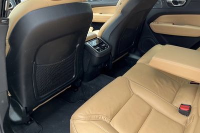 Volvo XC60 B5 B AWD Ultra Dark