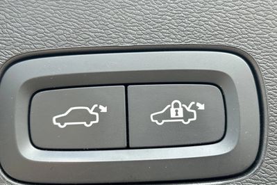 Volvo XC60 T6 Plug-In Hybrid AWD Plus Bright aut