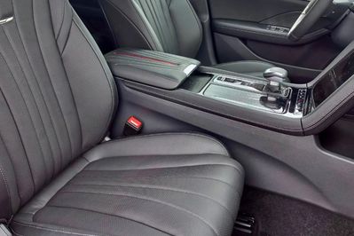 Hongqi H5 Deluxe 2.0T DSG