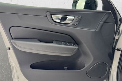 Volvo XC60 B5 B AWD Plus Dark aut