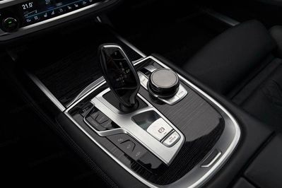 BMW Seria 7 750i xDrive M Sport