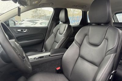 Volvo XC60 B4 B Plus Dark