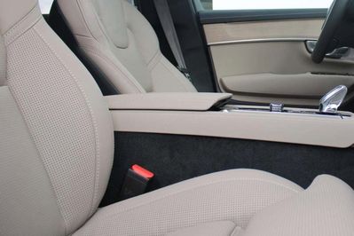 Volvo XC90 B5 AWD Ultra Dark