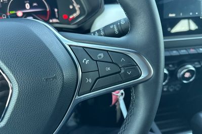 Renault Clio Limited 1.6 E-Tech Hybrid AT